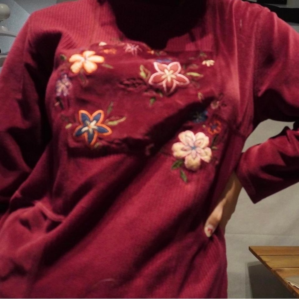 Maroon mock neck floral warm sweatshirt size petite medium